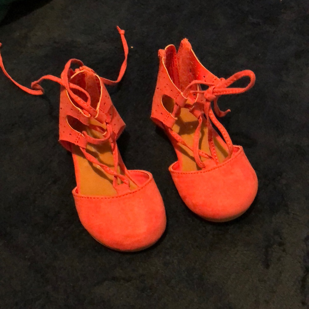 Toddler girls size 6 salmon colored flats